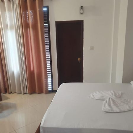 Ravi Place Unawatuna Bagian luar foto